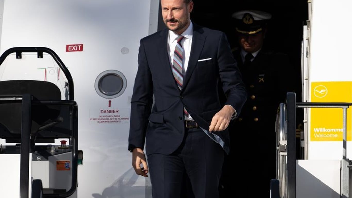 Kronprinz Haakon ist am Montagnachmittag in München gelandet.