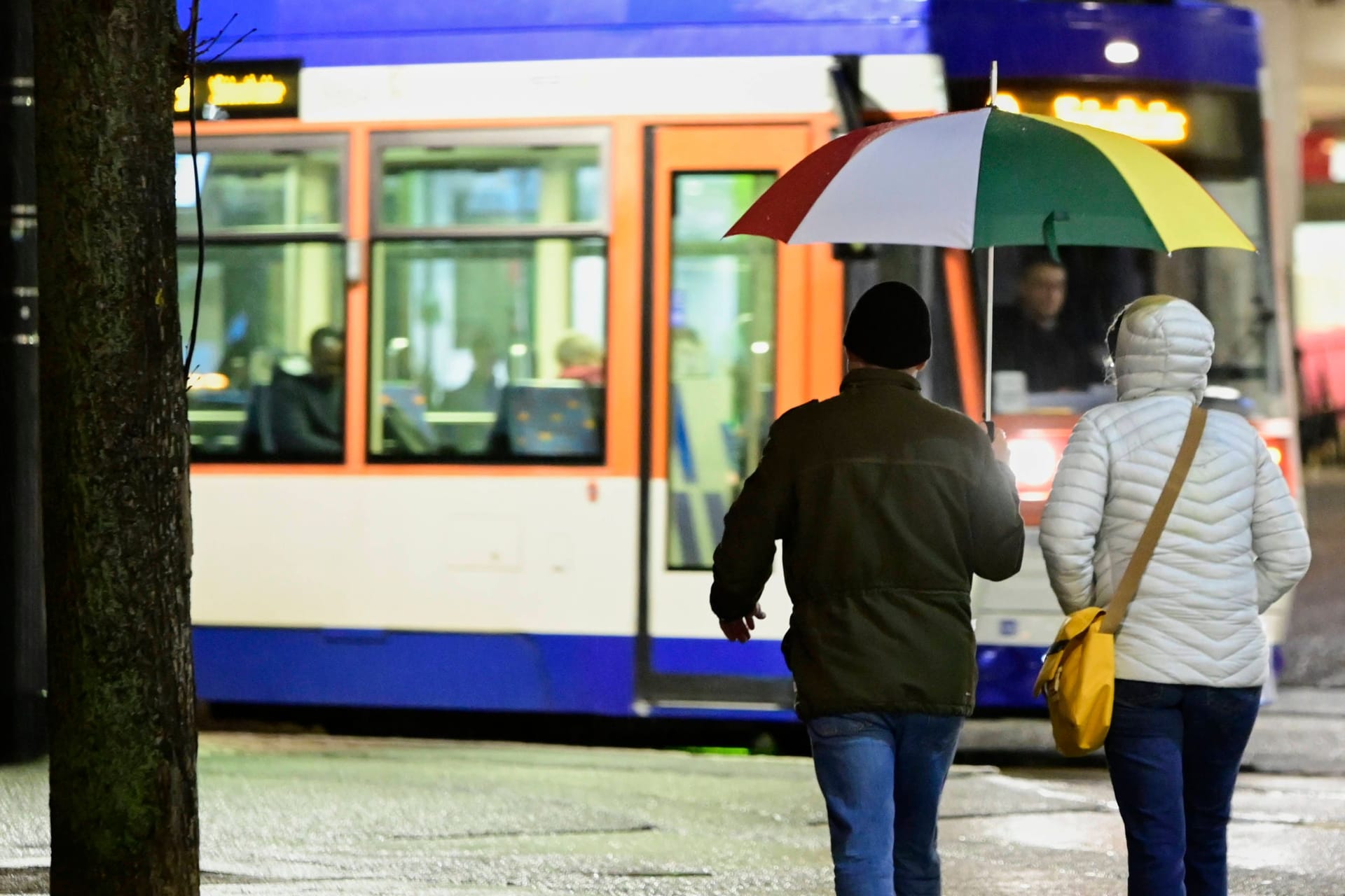 Regnerisches Wetter (Symbolbild): Im Großteil Deutschlands herrscht in den kommenden Tagen Schirmwetter.