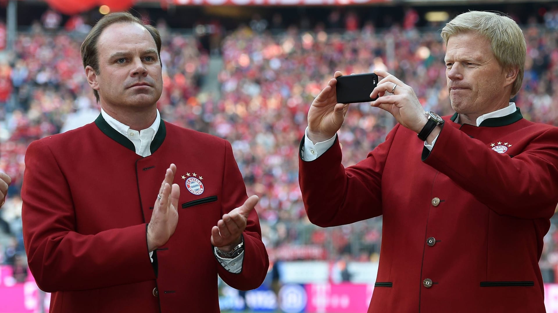 Christian Nerlinger (l.) neben Oliver Kahn: Nerlinger war zwischen 2009 und 2012 Sportdirektor beim FC Bayern.