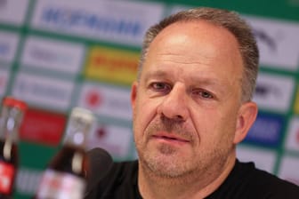 Alexander Zorniger flog mit Greuther Fürth überraschend aus dem DFB-Pokal.