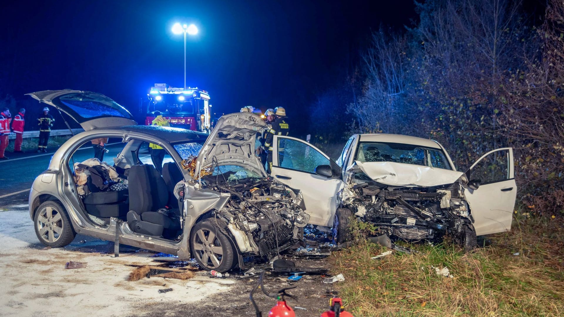 Frontalzusammenstoß zweier Autos in Bergheim