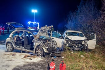 Frontalzusammenstoß zweier Autos in Bergheim
