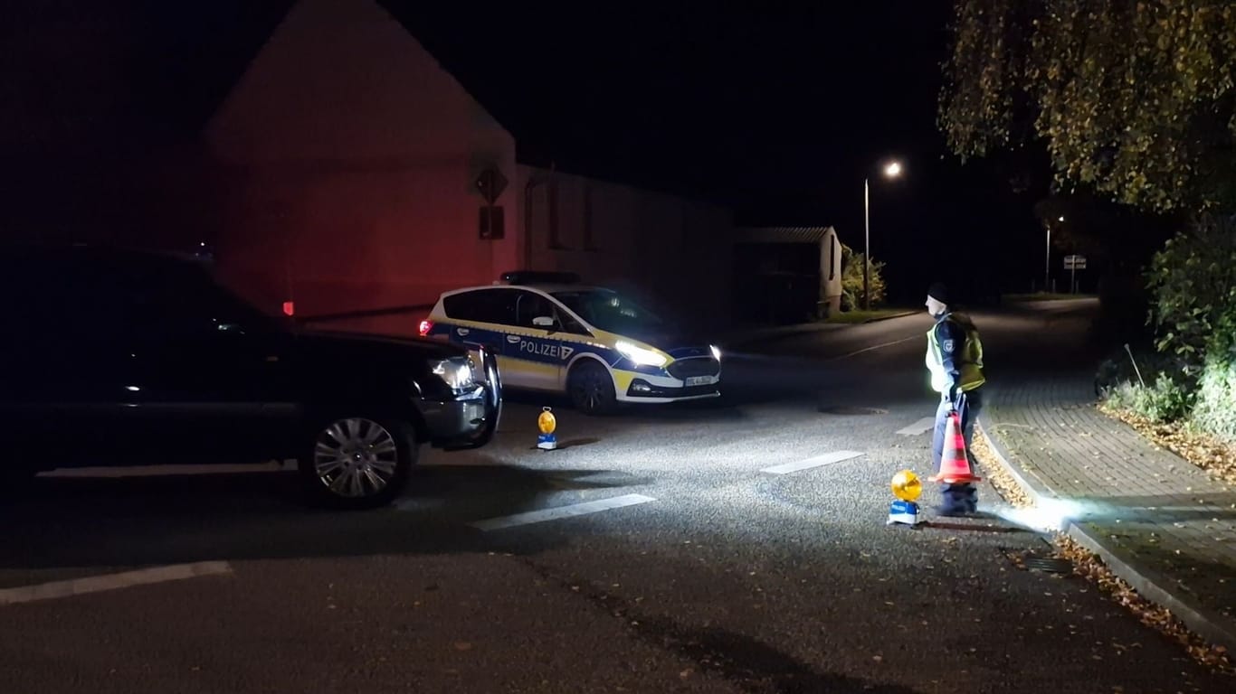 Die Polizei ist mit einem Spezialeinsatzkommando zu einem Einsatz im kleinen Ort Vieritz (Landkreis Havelland) ausgerückt.