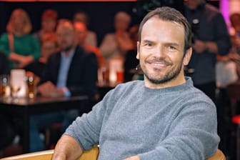 Fernsehkoch Steffen Henssler in einer Talkshow (Archivfoto): Er begräbt ein Restaurant-Projekt an der Kaiser-Wilhelm-Straße.