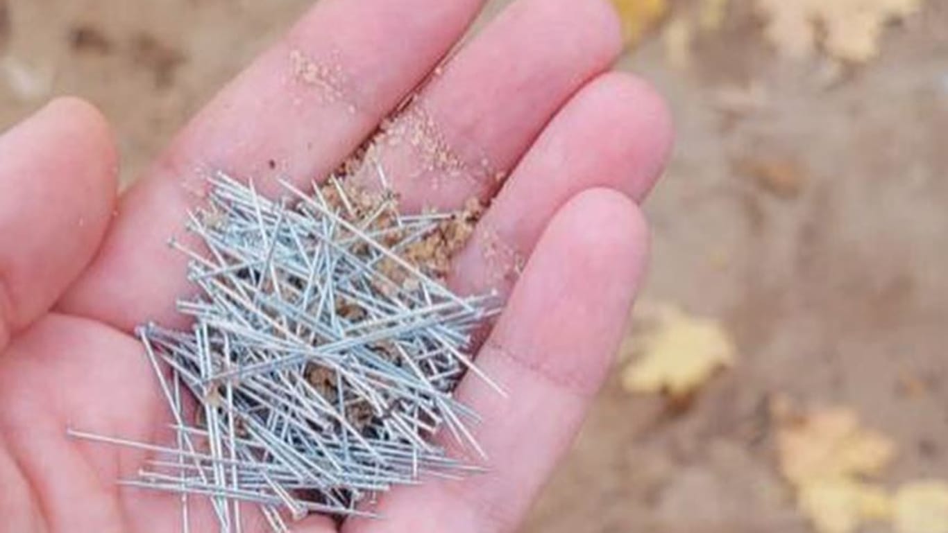 Über 100 Nadeln sind im Sand auf einem Spielplatz in Stein bei Nürnberg gefunden worden – es ist der dritte Vorfall dieser Art.