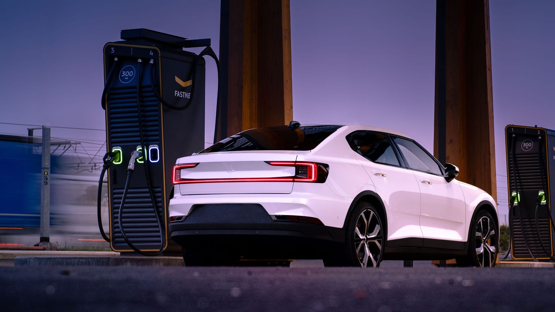 Typisch Polestar: In hellen Farben wie Weiß sind die Elektroautos der Marke besonders gefragt. Das gilt auch für andere Hersteller.