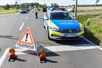 Sperrung einer Straße (Symbolfoto): Im Rhein-Kreis Neuss eskalierte ein Streit am Donnerstag völlig.