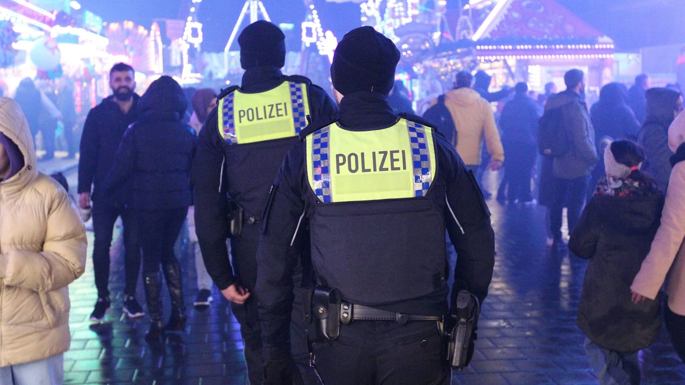 Polizei in Hamburg (Symbolfoto): Die Suche nach einem Mädchen endete erfolgreich.