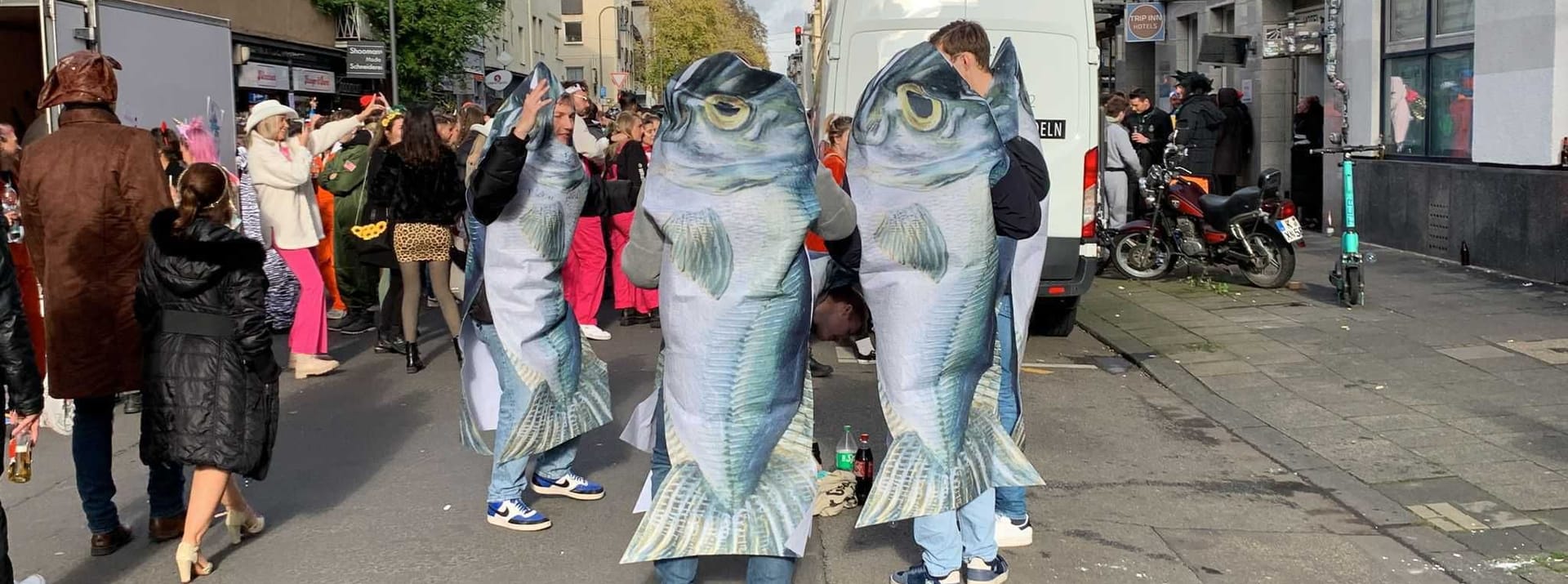 Fisch-Kostüme sind in diesem Jahr offenbar beliebt.