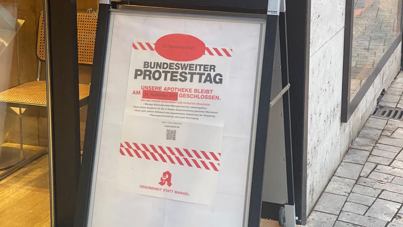 Diese Apotheke in Sendling schließt sich dem Protest am Mittwoch in München an.