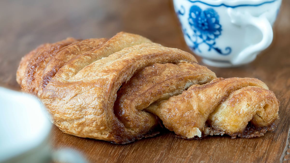 Hamburg Starkoch Tim Mälzer bringt FranzbrötchenEis rau Fans schwärmen
