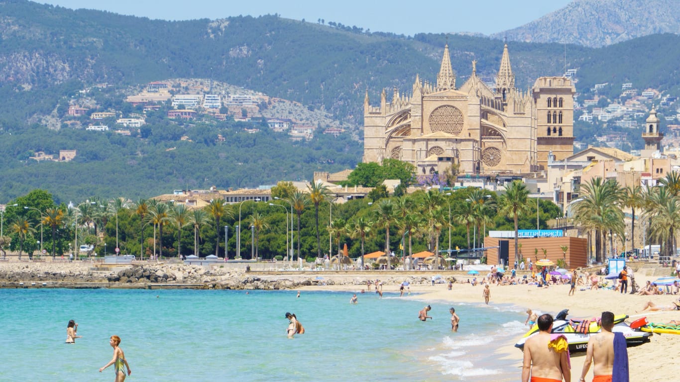 Strand Can Pere Antoni vor Palma auf Mallorca (Archivbild): Die Meeresströmung kann für Urlauber gefährlich werden.