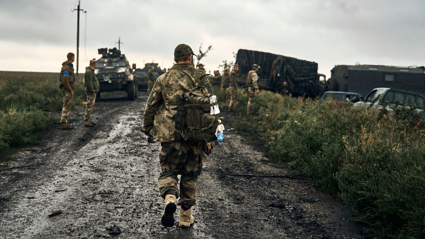 Soldaten in der Ukraine (Archivbild): Das Wetter macht offenbar russischen Einheiten zu schaffen.
