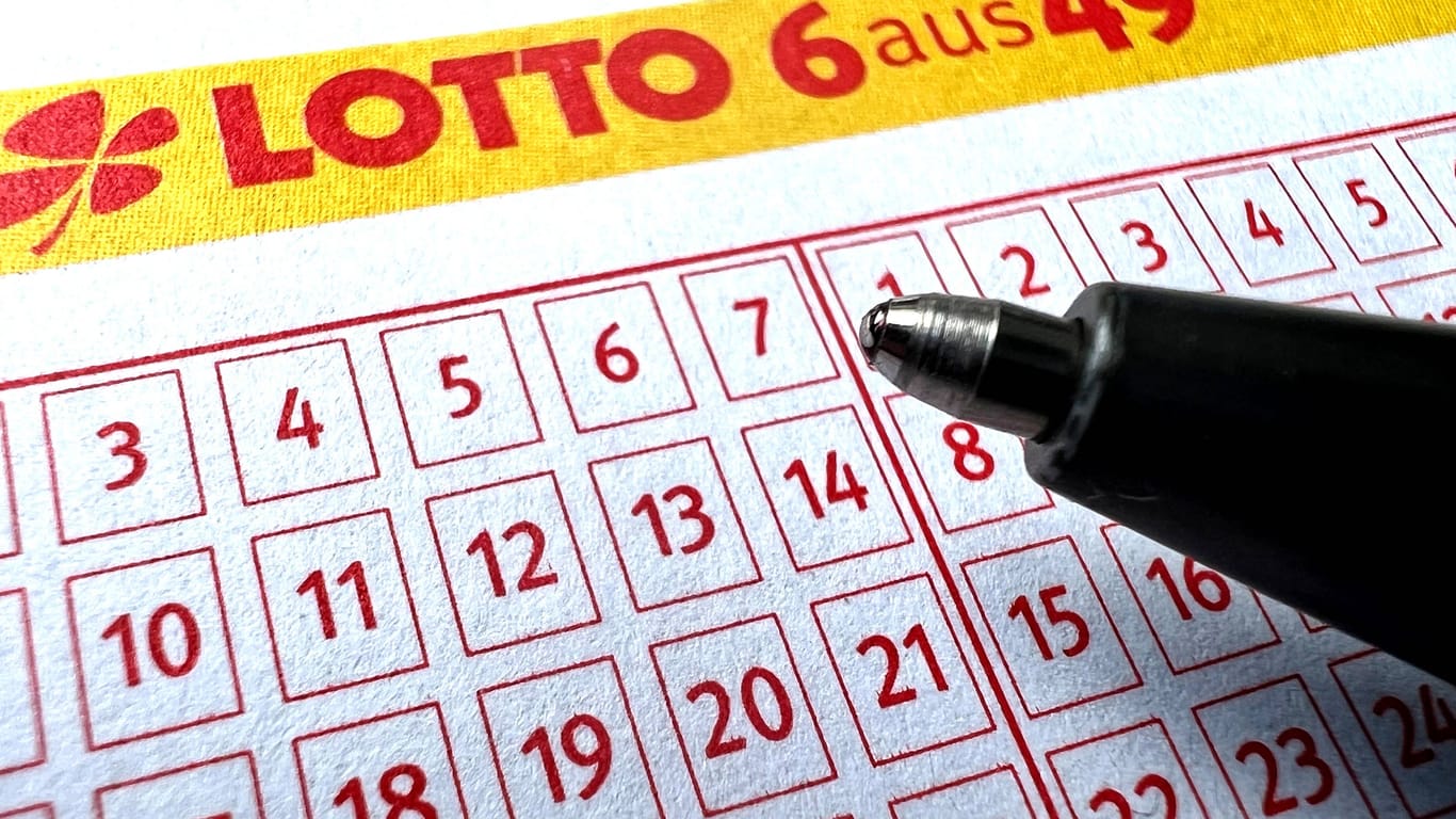 Lotto-Schein, kurz vor der Auswahl der Zahlen (Symbolfoto): In Hessen wurden in diesem Jahr schon 18 Spieler zum Millionär.