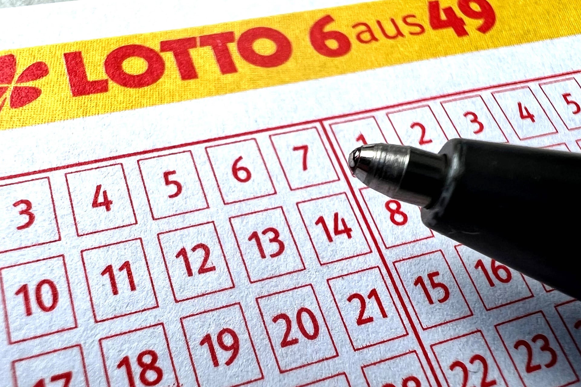 Lotto-Schein, kurz vor der Auswahl der Zahlen (Symbolfoto): In Hessen wurden in diesem Jahr schon 18 Spieler zum Millionär.