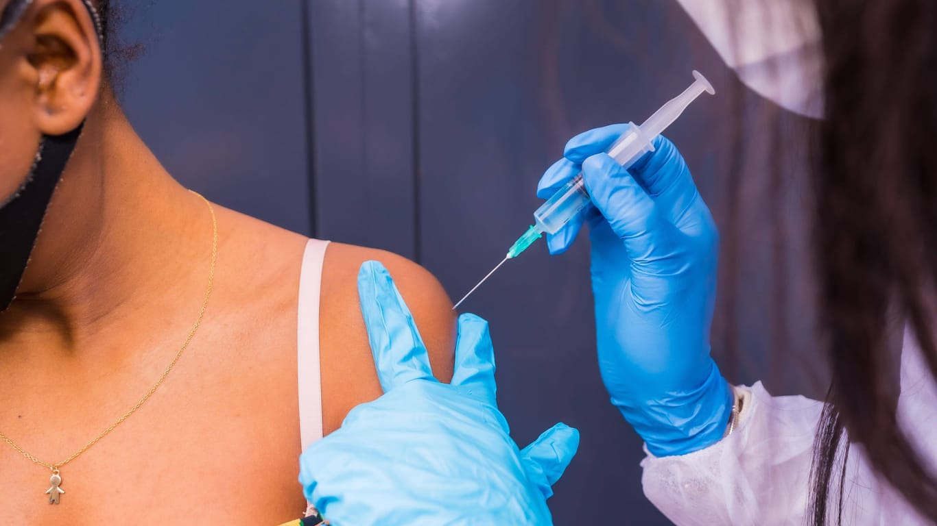 Forscher unter anderem aus Franken haben herausgefunden, dass die Erinnerung an die Corona-Pandemie vom Impfstatus abhängt.