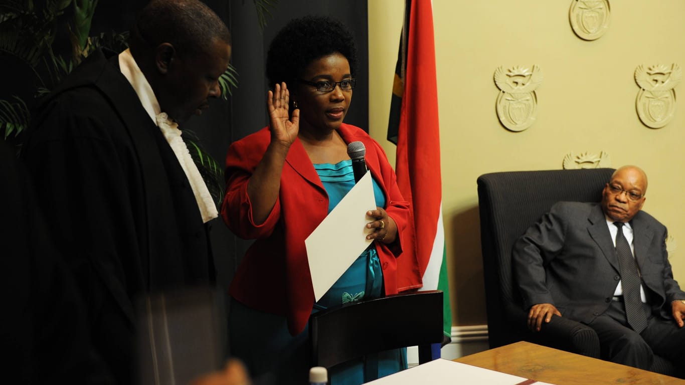 Sindisiwe Chikunga bei ihrer Amtseinführung (Archivfoto): Auch sie ist in Südafrika nicht sicher vor Überfällen.