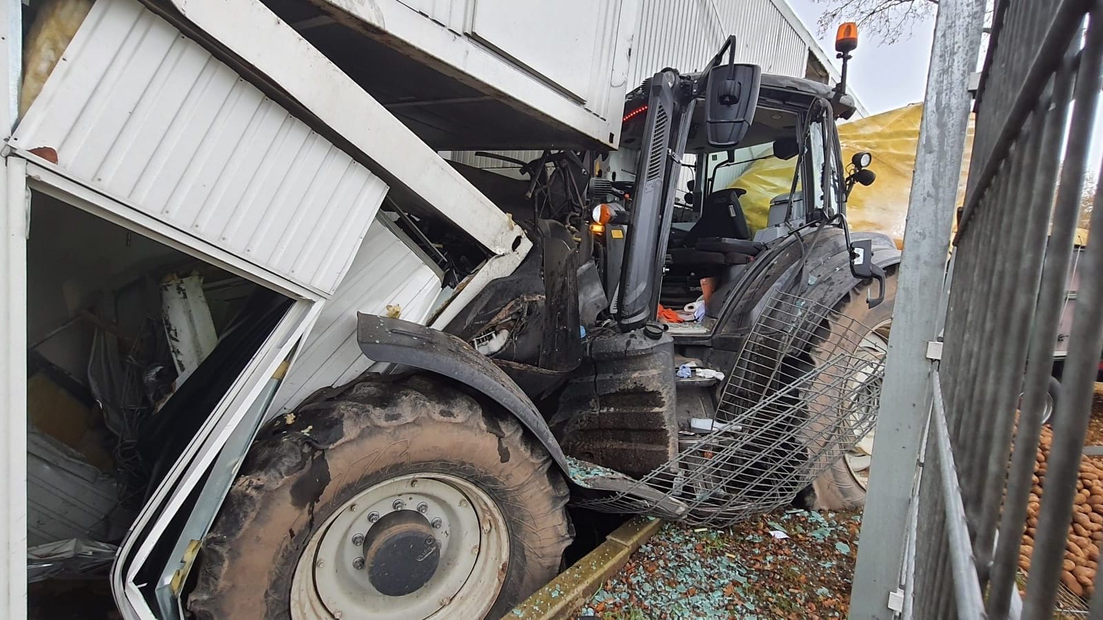 Der Trecker richtete großen Schaden an.