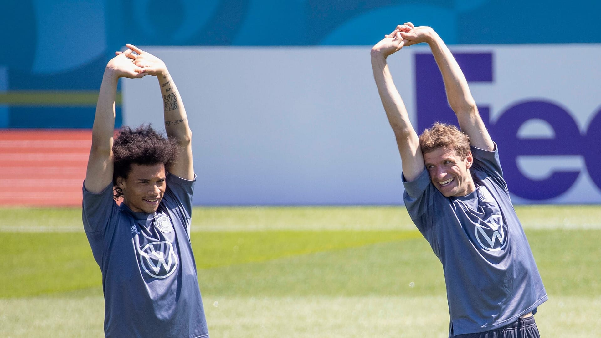 Leroy Sané und Thomas Müller in Herzogenaurach während der Vorbereitung auf die EM 2021.