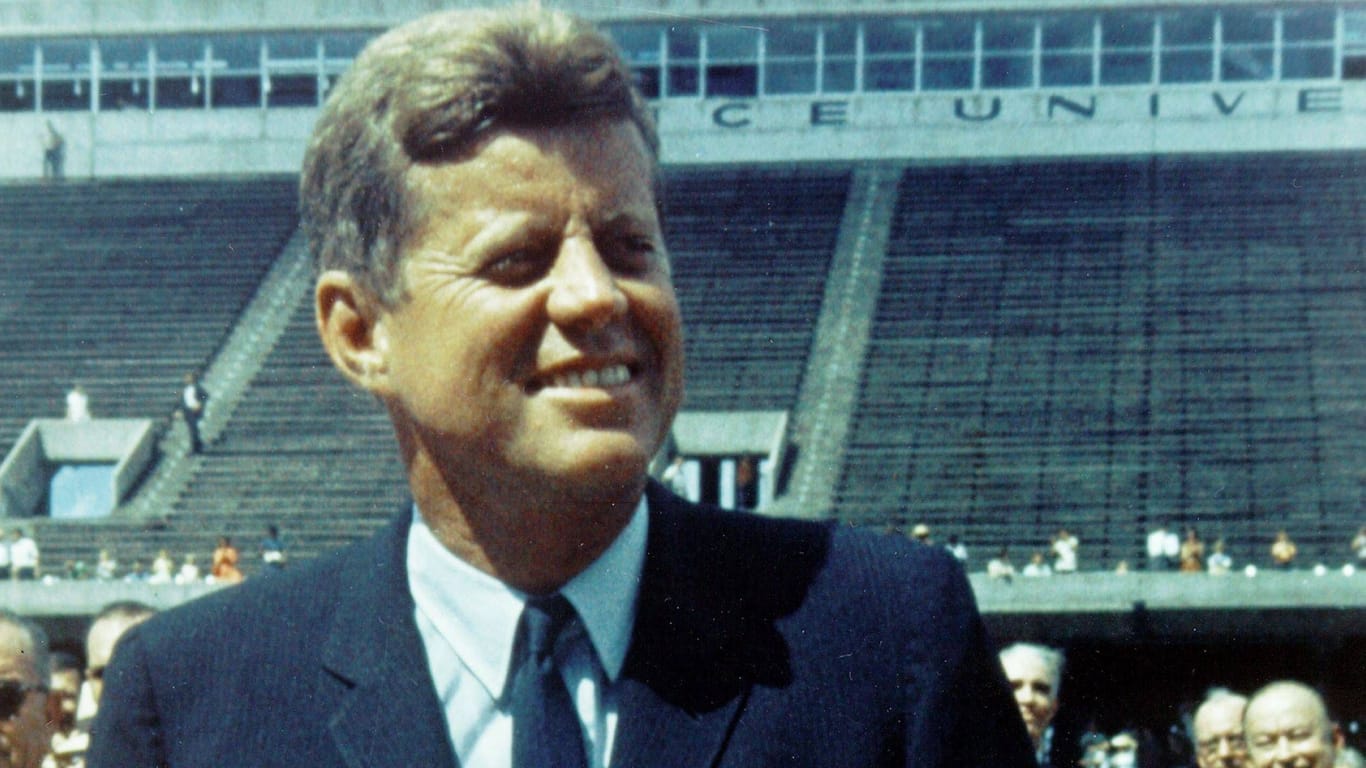 Ermordeter US-Präsident John F. Kennedy (Archivbild): An dem offiziellen Autopsiebericht bestehen Zweifel, sagen seine Ärzte.