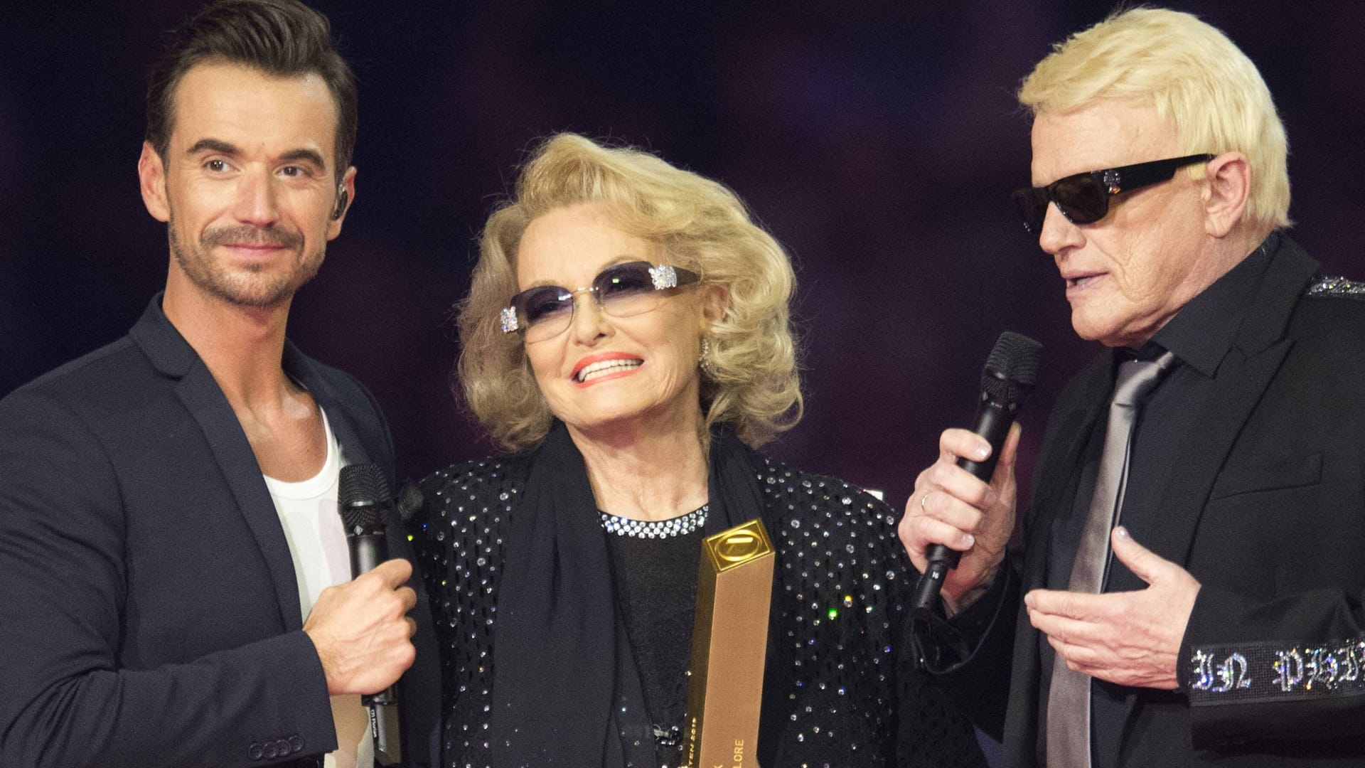 Florian Silbereisen mit Hannelore und Heino: Die beiden bekamen in der Show des Moderators einen Preis für ihr Lebenswerk.