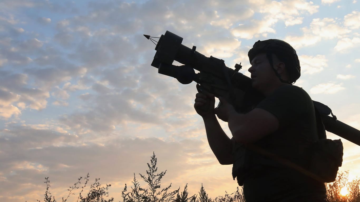 Ukrainischer Soldat der Luftabwehr (Archivbild): Kiew verzeichnet den größten Drohnenangriff seit Beginn der russischen Invasion.