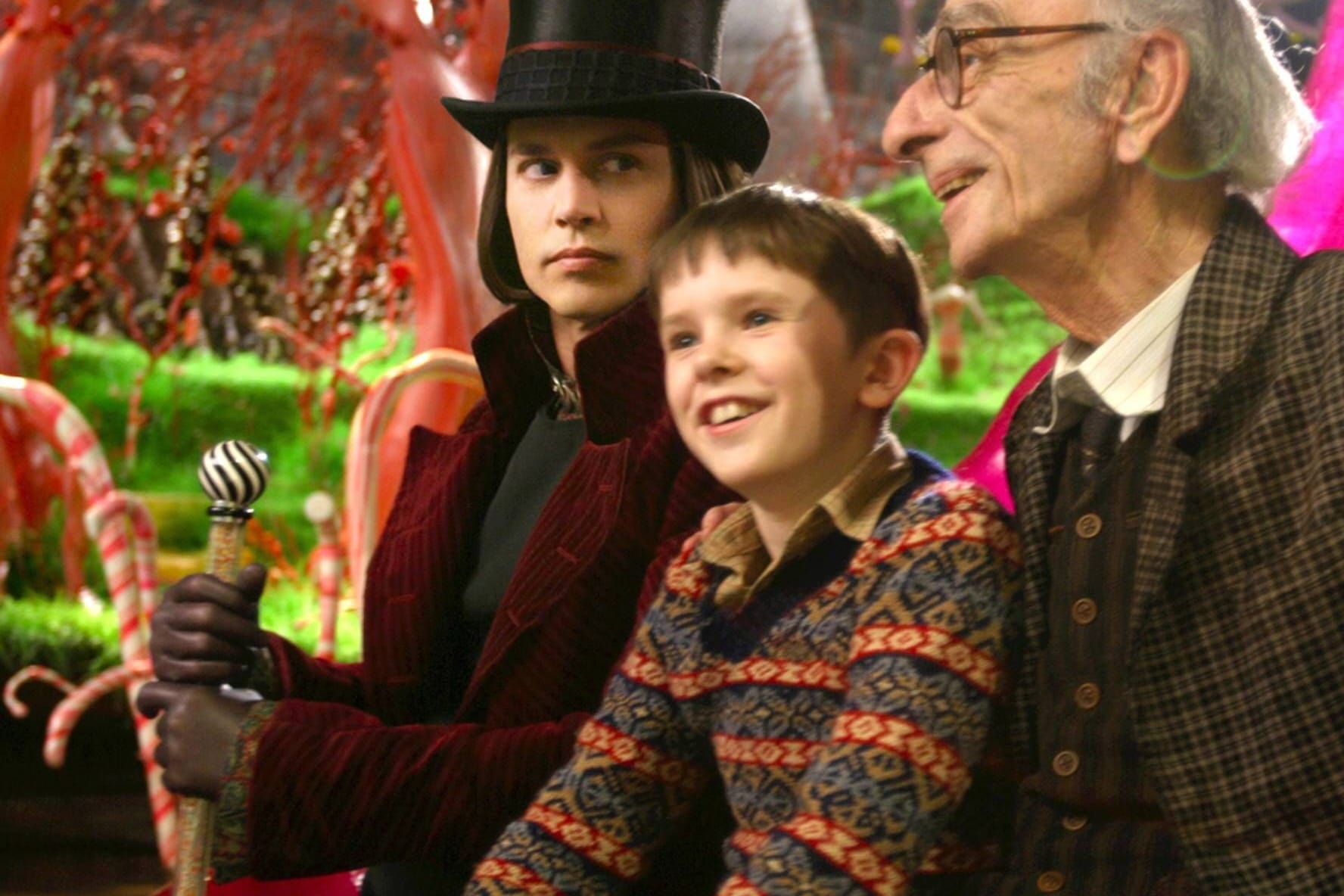 "Charlie und die Schokoladenfabrik": Freddie Highmore zwischen Johnny Depp und David Kelly.