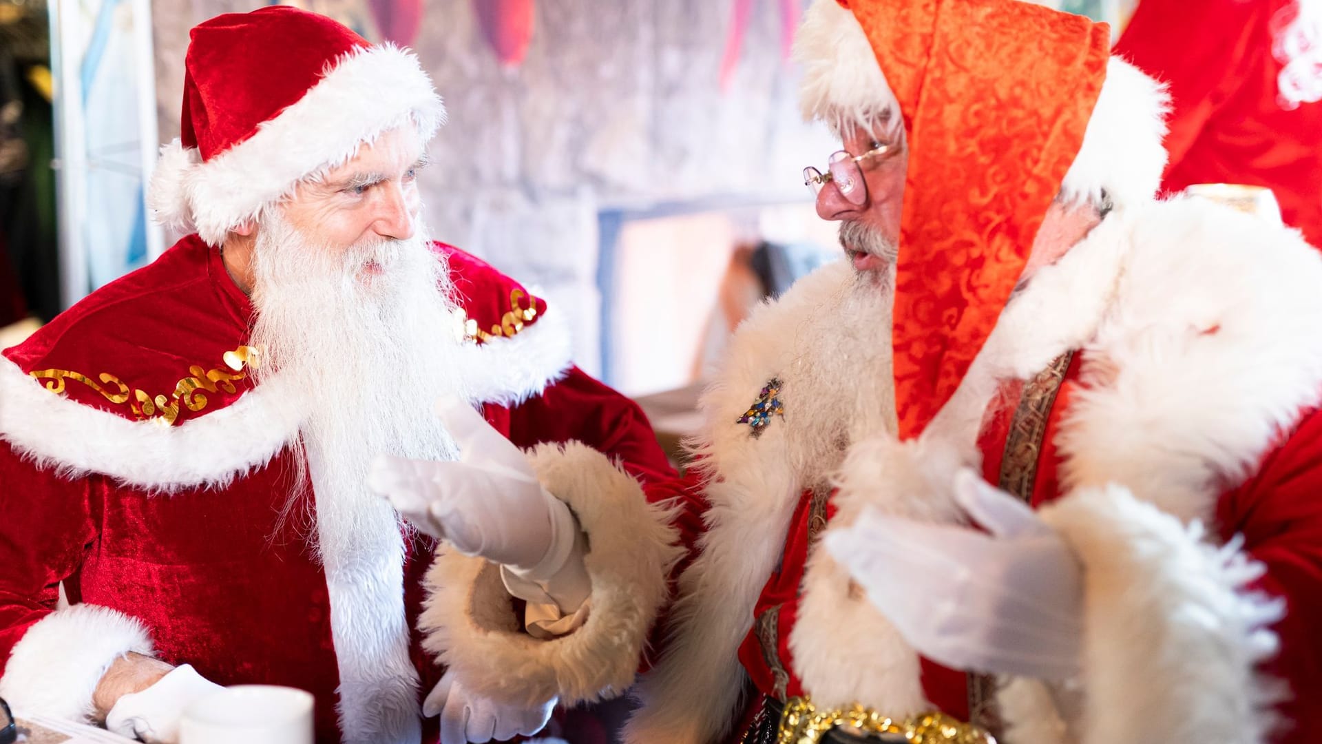 Teilnehmer einer Weihnachtsmann-Schulung in Niedersachsen (Archivfoto): Ein guter Umgang mit Kindern sowie Kenntnisse bekannter Adventslieder sind gute Voraussetzungen für den Job. Teilnehmer einer Weihnachtsmann-Schulung in Niedersachsen (Archivfoto): Ein guter Umgang mit Kindern sowie Kenntnisse bekannter Adventslieder sind gute Voraussetzungen für den Job.