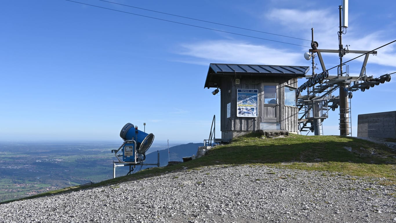 Eine Schneekanone im Skigebiet Brauneck: Ohne Kunstschnee wird es in Zukunft vielerorts nicht mehr gehen.