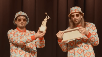 "Dicht und Ergreifend" in ihrem Youtube-Video: Sie lehnen den Kulturpreis ab. "Dicht und Ergreifend" in ihrem Youtube-Video: Sie lehnen den Kulturpreis ab.