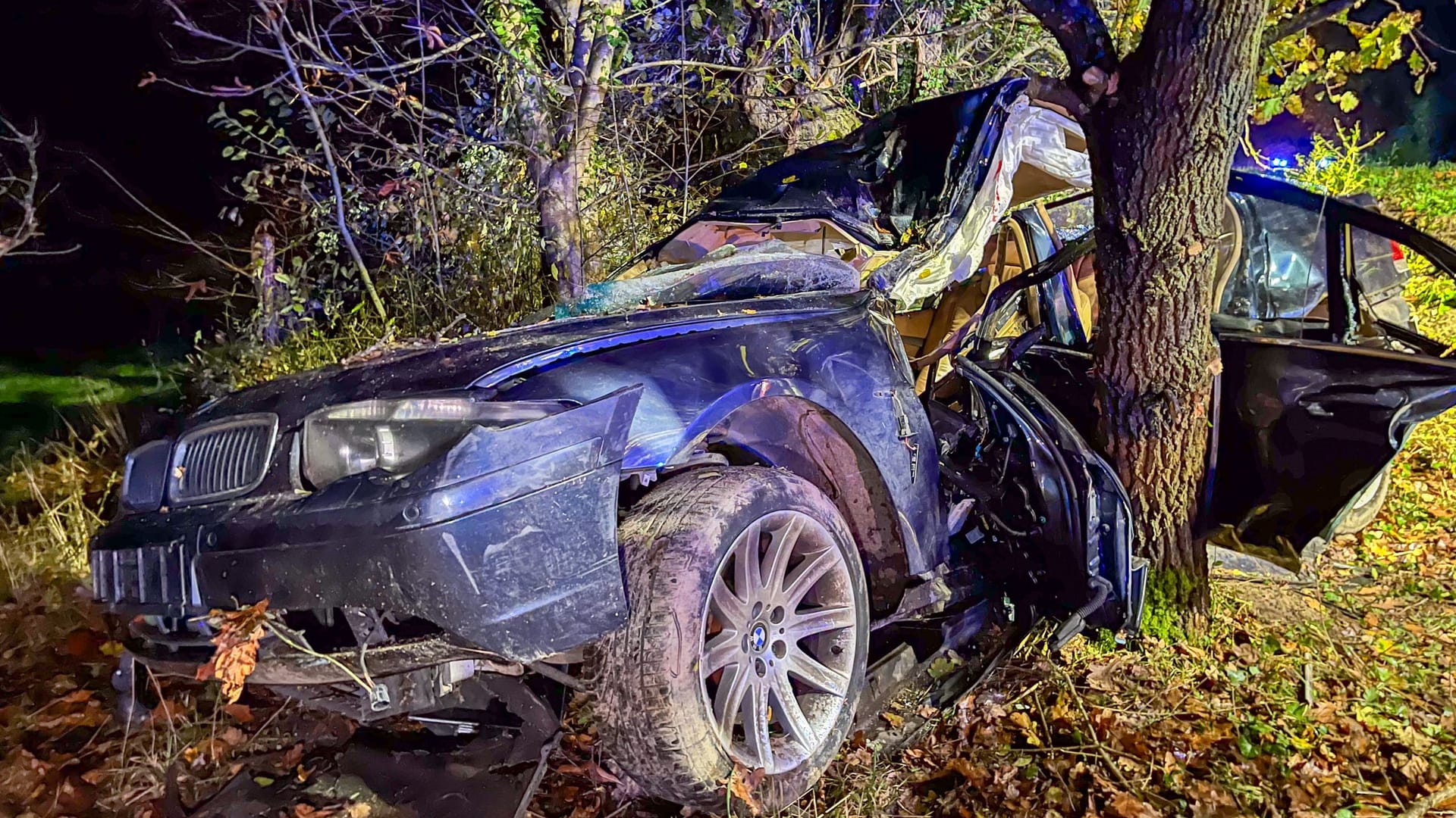 Völlig zerstört: In diesem BMW kam der Mann ums Leben.