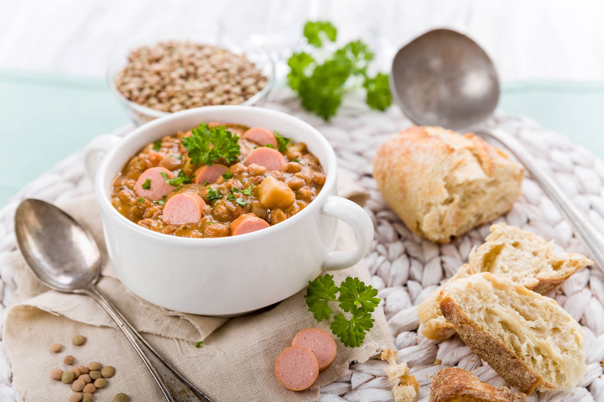 Linsensuppe mit Wiener Würstchen