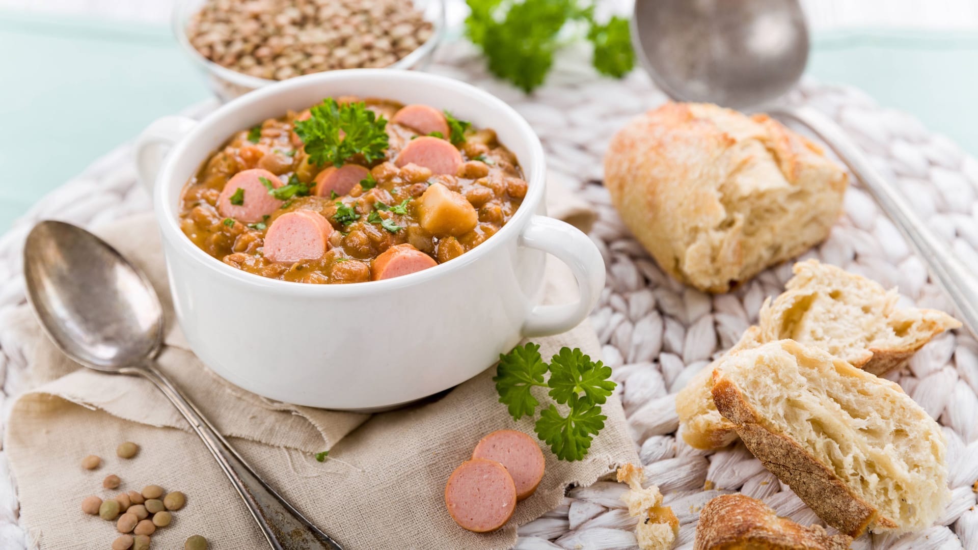 Linsensuppe mit Wiener Würstchen