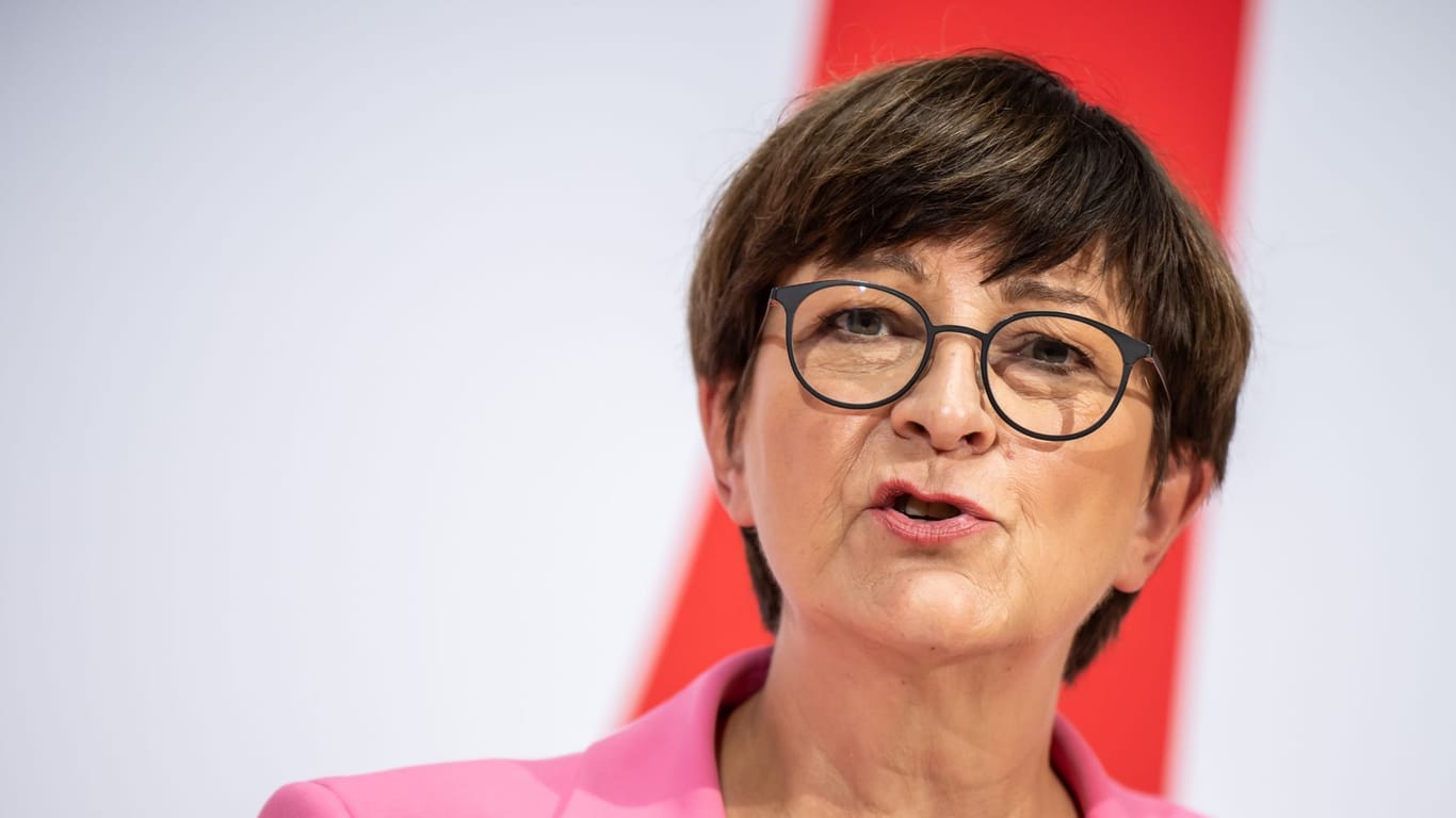SPD-Parteichefin Saskia Esken: "Klar ist, wir werden weder beim Klimaschutz und seiner sozialgerechten Ausgestaltung noch beim Sozialstaat Einsparungen zulassen".