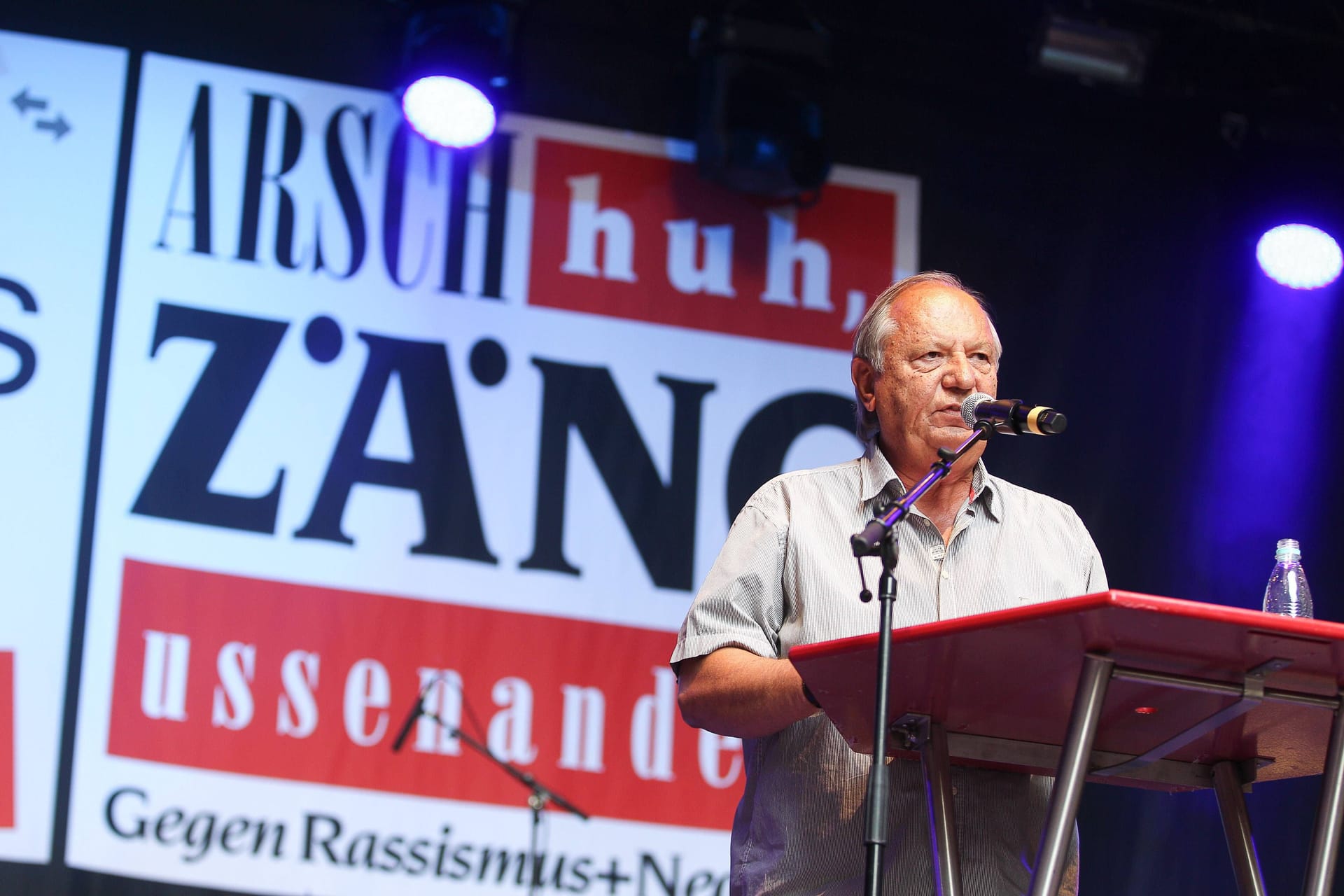 Wilfried Schmickler, Mitglied der Künstlerinitiative "Arsch huh" (Archivbild): Am 3. Dezember findet eine Friedenskundgebung der Initiative statt.