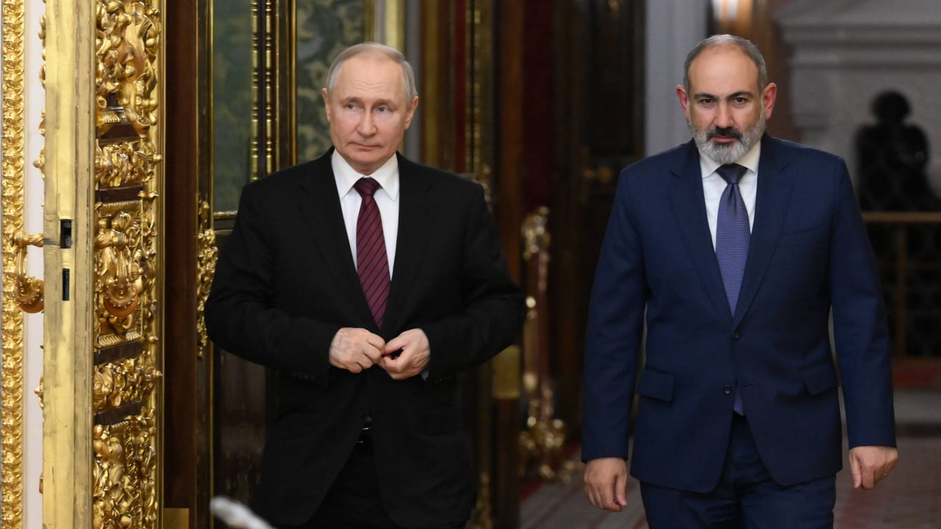 Putin trifft den armenischen Premierminister Nikol Paschinjan: Russland galt lange Zeit als Schutzmacht Armeniens.