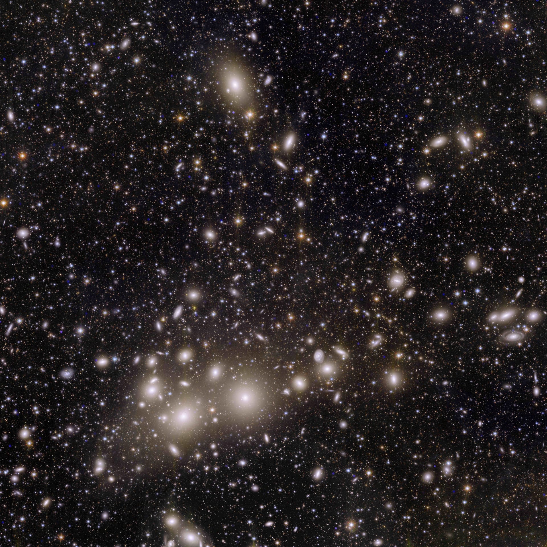 Perseushaufen im Sternbild Perseus: Auf dem Bild sind laut Esa Hunderttausende Galaxien zu sehen.