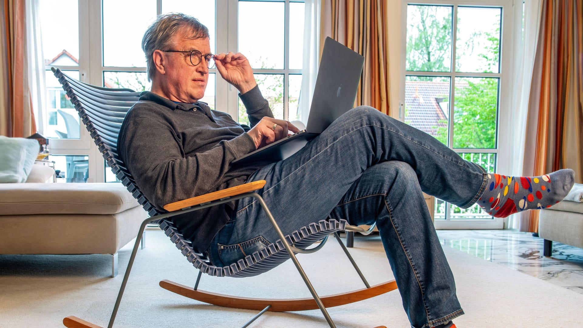 Produktiv im Homeoffice? Arbeitgeber haben nicht immer einen Überblick über Tätigkeiten, die Zuhause erledigt werden. Produktiv im Homeoffice? Arbeitgeber haben nicht immer einen Überblick über Tätigkeiten, die Zuhause erledigt werden.