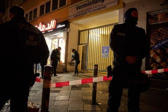 Kugelbombe explodiert in Berliner Reuterstraße