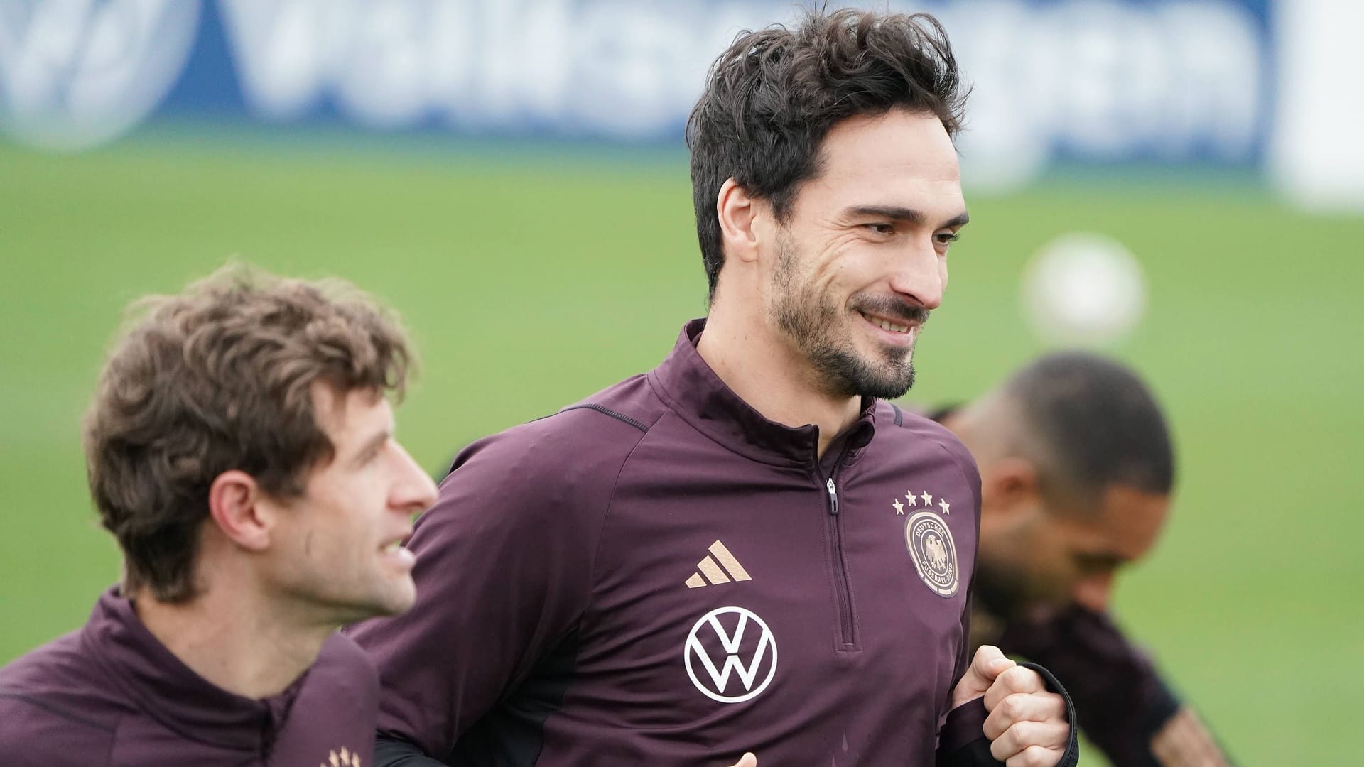 Thomas Müller (l.) und Mats Hummels gehören wieder fest zum DFB-Team.