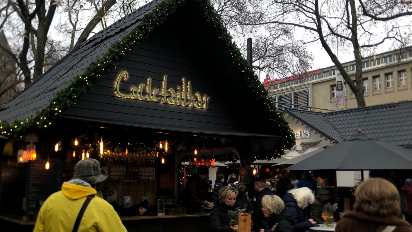 Der "Markt der Engel" am Neumarkt: Hier gibt es eine weihnachtliche Cocktailbar.