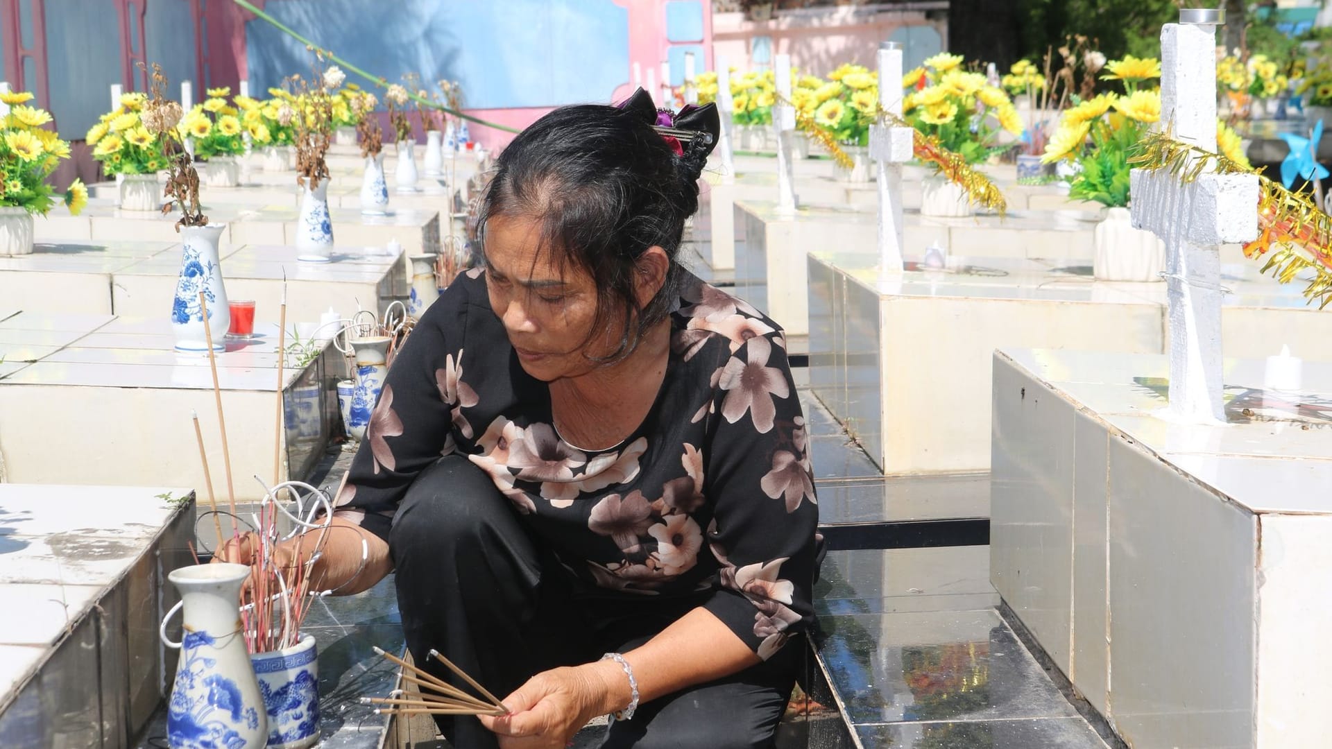 Auf einem Friedhof für abgetriebene Föten in Vietnam Auf einem Friedhof für abgetriebene Föten in Vietnam