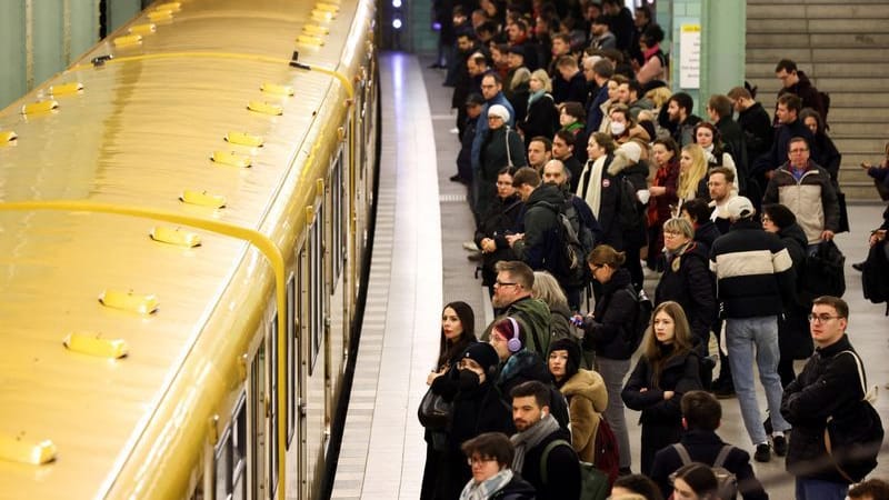 A platform at Berlin Alexanderplatz U Bahn is busy with passengers during a strike by Germany's GDL A platform at Berlin Alexanderplatz U Bahn is busy with passengers during a strike by Germany's GDL
