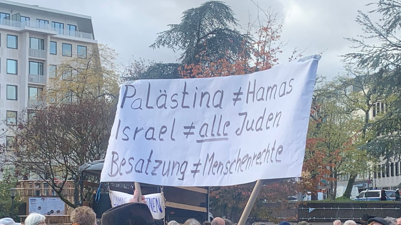 Plakat auf der Friedensdemonstration am Ebertplatz.
