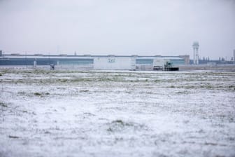Schnee auf dem Tempelhofer Feld (Archivfoto): In Berlin wird es kalt und rutschig.