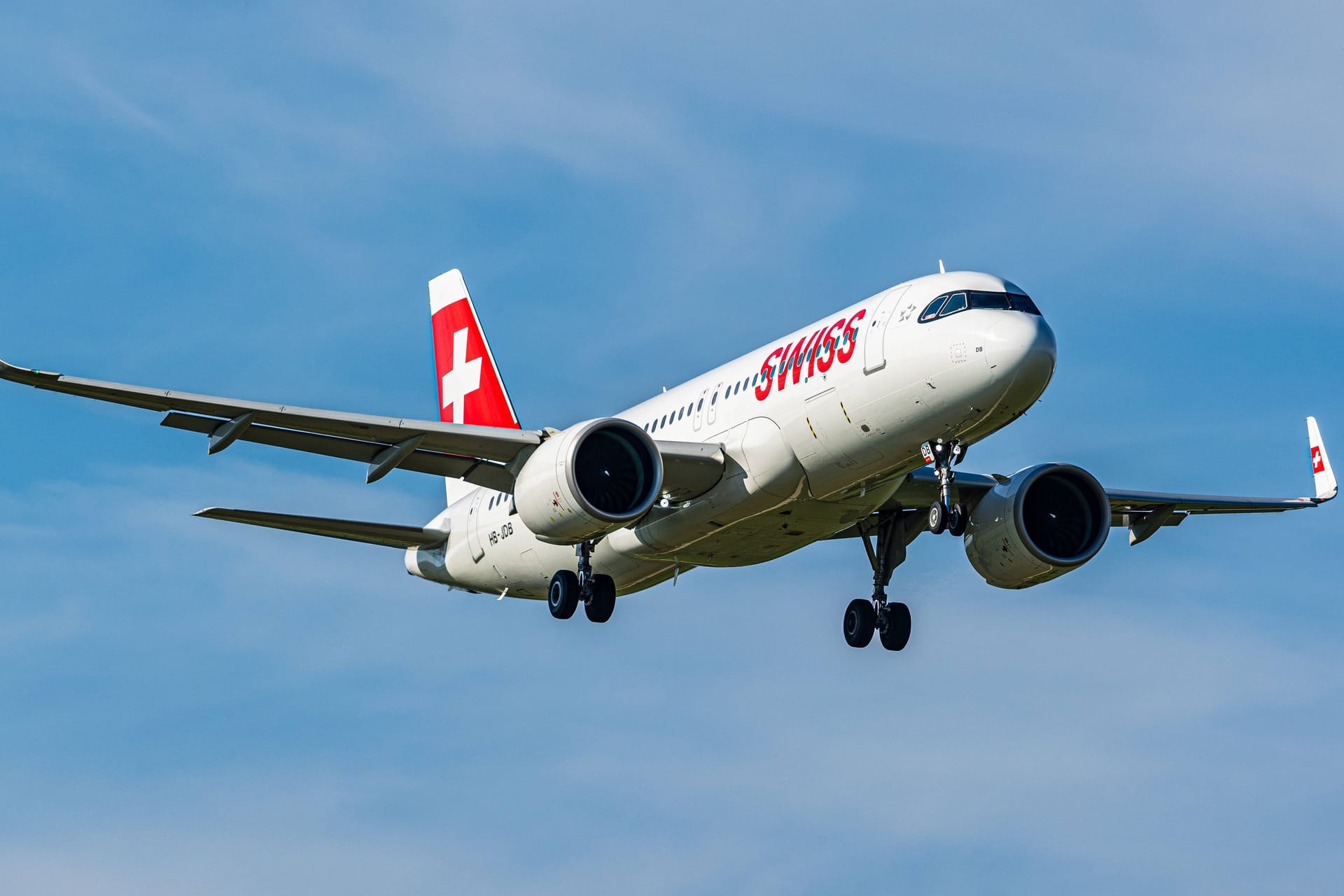 Airbus der Swiss im Landeanflug (Symbolfoto): Ein Flugzeug der Airline hatte in Düsseldorf nicht landen können.