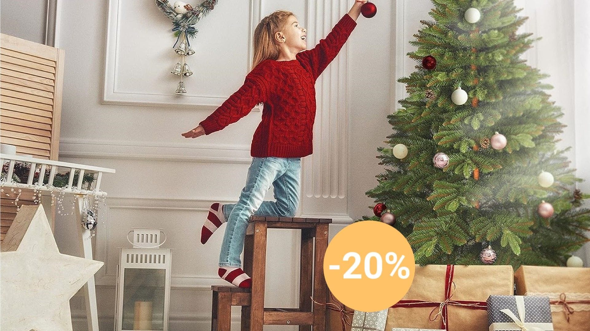 Künstlicher Weihnachtsbaum im Angebot: Amazon reduziert große Kunsttanne für Zuhause radikal. (Symbolbild)