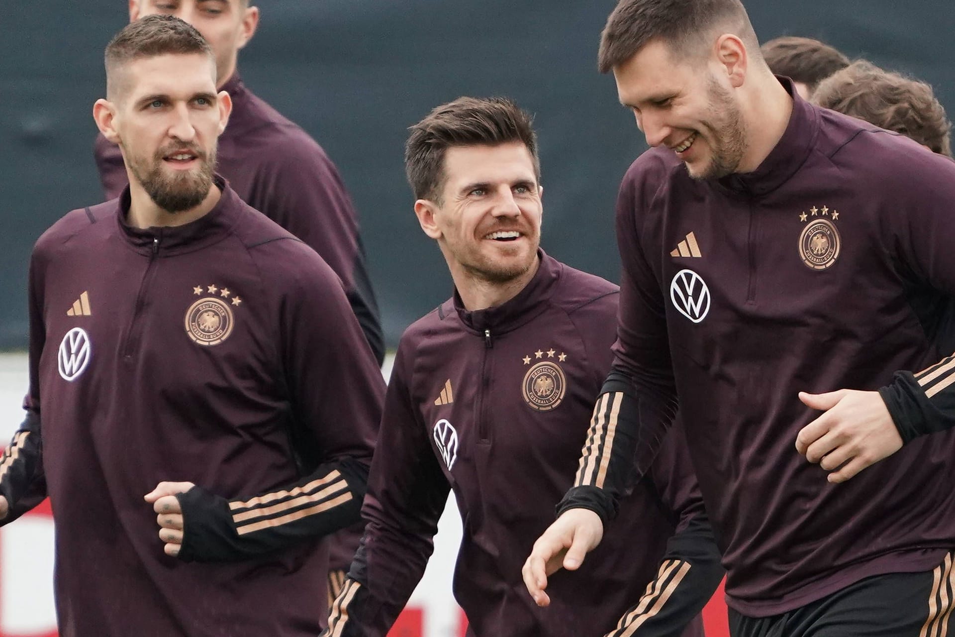 Robert Andrich, Jonas Hofmann und Niklas Süle (v.l.n.r.): Sie wollten sich mit zwei Teamkollegen von der Mannschaft absetzen, was nicht gelang.