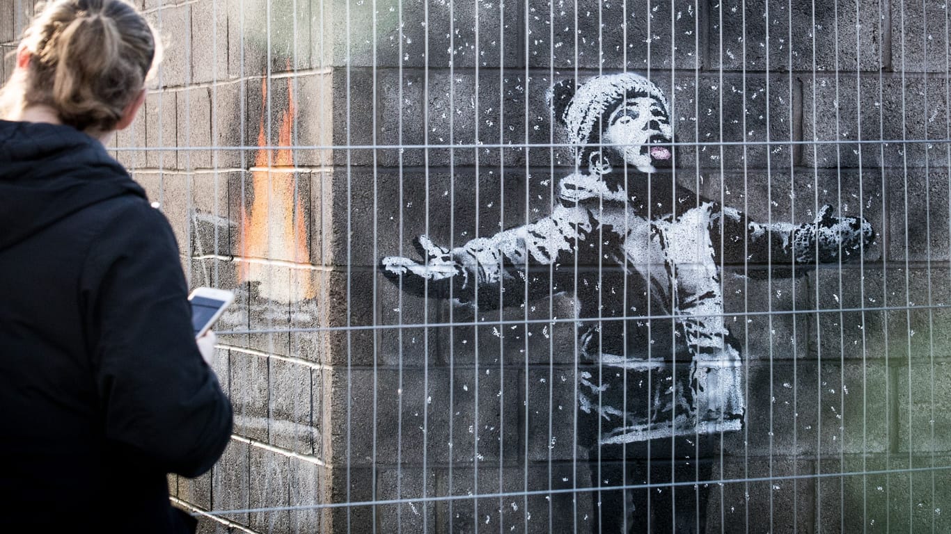 "Season’s greetings": Unter diesem Titel tauchte 2018 in Wales ein weiteres Gemälde von Banksy auf.