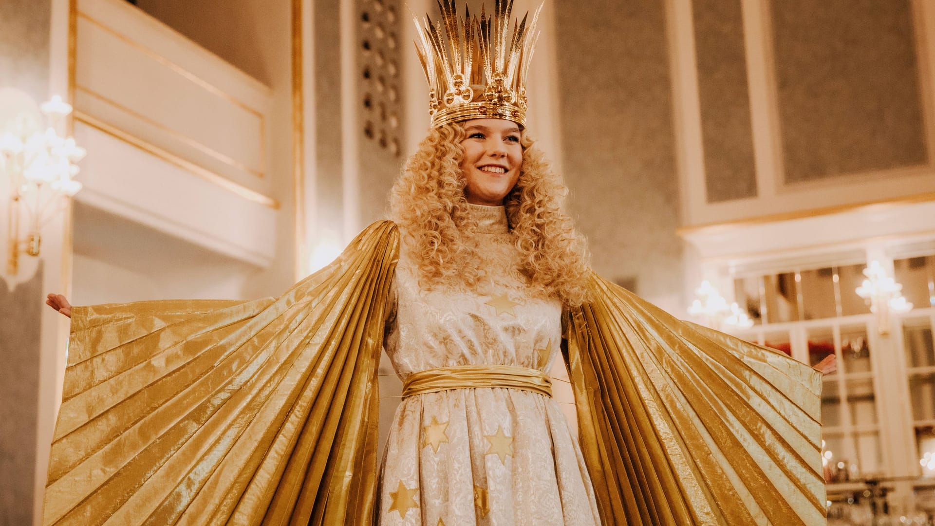 Das Nürnberger Christkind ist das Wahrzeichen des Christkindlesmarktes (Archivbild): In der Nähe der Budenstadt gibt es viel zu entdecken.